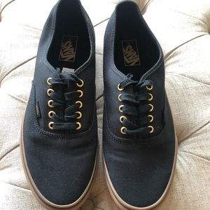 Vans, black canvas w/gum sole, mens size 11.5.